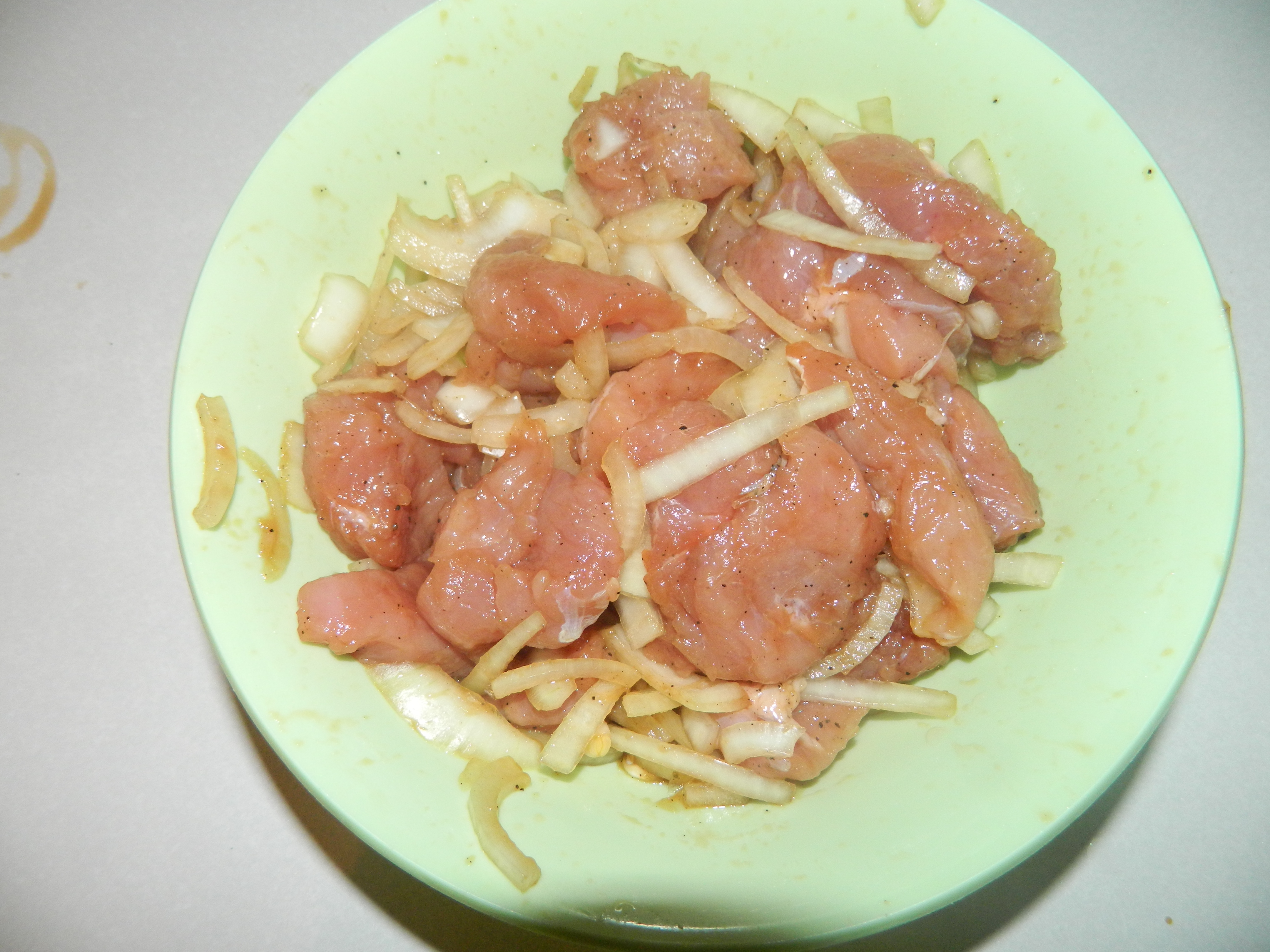 Свинина маринованная в соевом соусе, запеченной с картофелем.