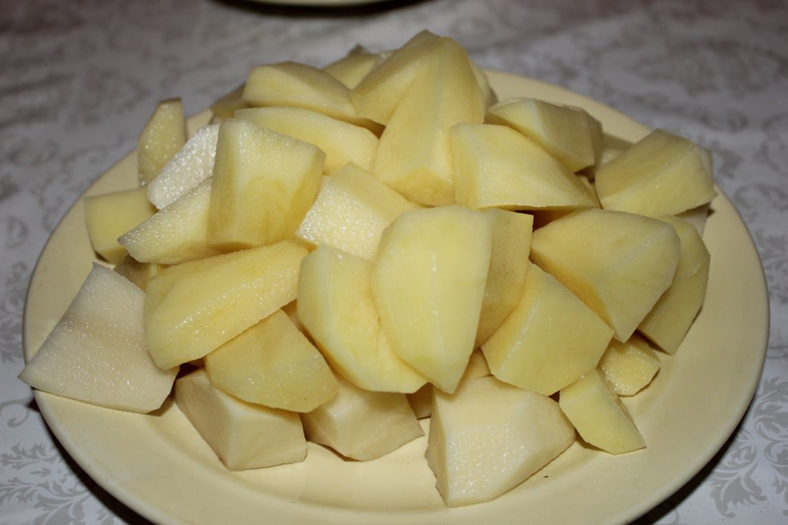Баранина, тушеная с картофелем и черносливом