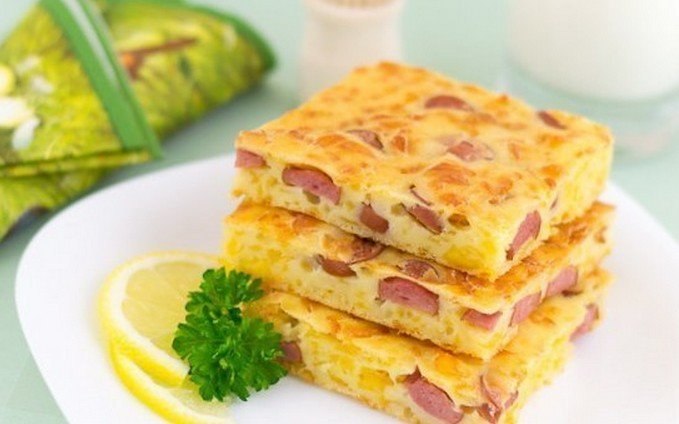 Сырный пирог с сосисками