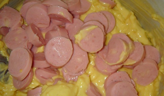 Сырный пирог с сосисками