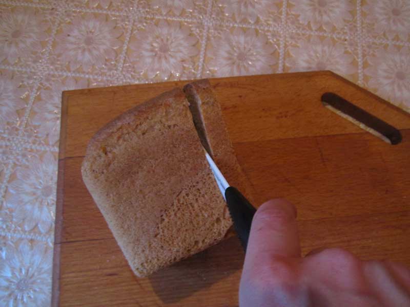 Нарезать хлеб ломтиками