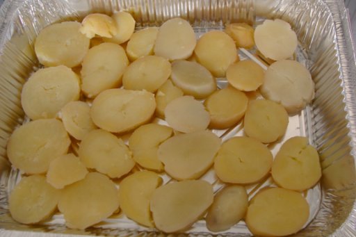 выкладываем картофель