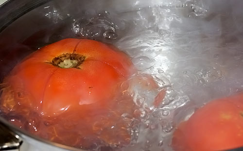 отварите помидоры