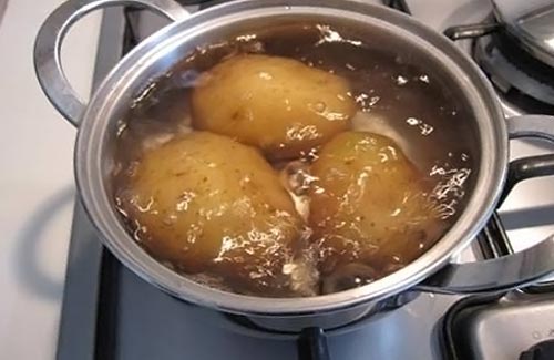 Отварить до готовности картофель