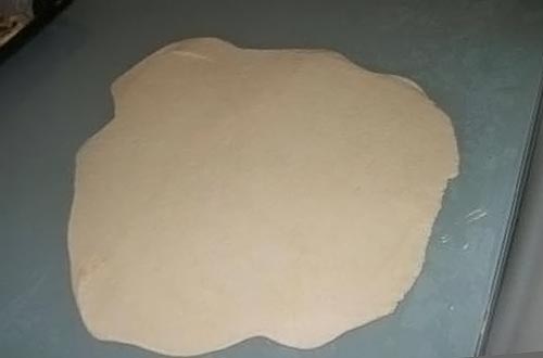 раскатайте тесто толщиной в 3 мм