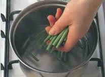 Отваривайте зеленую фасоль 