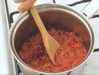 приготовьте томатный соус