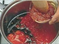 Приготовьте помидорный соус