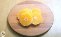 Апельсины нарезать кружками 