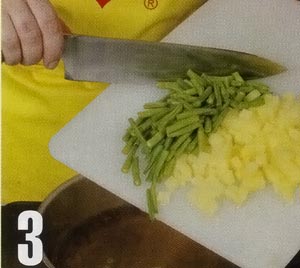 Отварить в бульоне фасоль и картофель