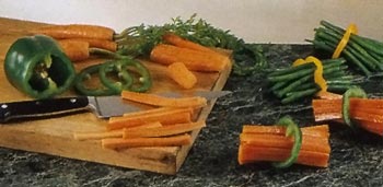 Букетики из моркови и спаржи
