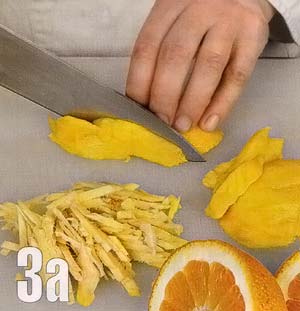 Помыть и нарезать имбирь и манго