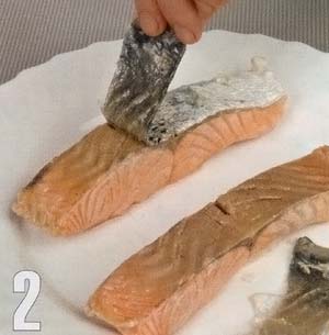 Удалить с лосося кожу