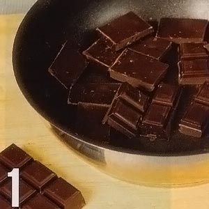 Поломать плитку шоколада.