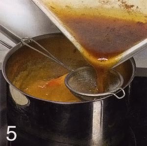 Персиковый соус выпарить на огне