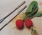 красный редис с пышной и зеленой ботвой