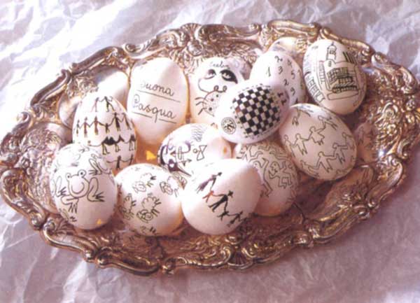 Яйца расписанные тушью